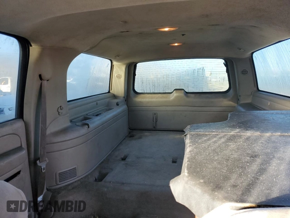 2005 Chevrolet Suburban LS with VIN 3GNFK16Z55G159557, listed as a Copart auction lot 77632254 with 317,671 mi miles and Clean Title. Bid and sale history available at carsss.com. Image 10.