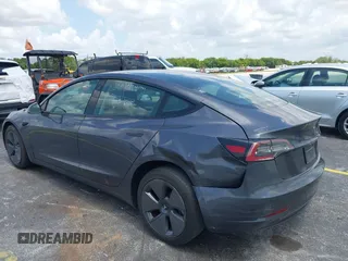 2023 Tesla Model 3 z VIN 5YJ3E1EA3PF435158, wystawiony jako IAAI lot #42356031 z przebiegiem 41 408 mil mil oraz . Historia ofert i sprzedaży dostępna na DreamBid. Obrazek 6.
