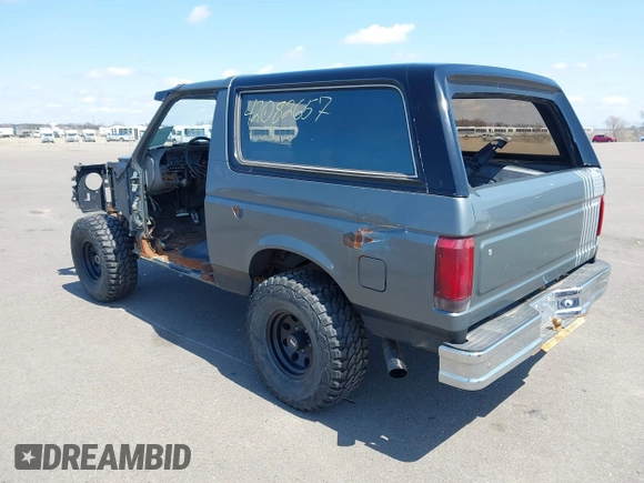 1988 Ford Bronco XL с VIN 1FMEU15N3JLA69197, выставлен на аукционе IAAI как лот 42082657 с пробегом 287 213 миль миль и . История ставок и продаж доступна на DreamBid. Изображение 3.