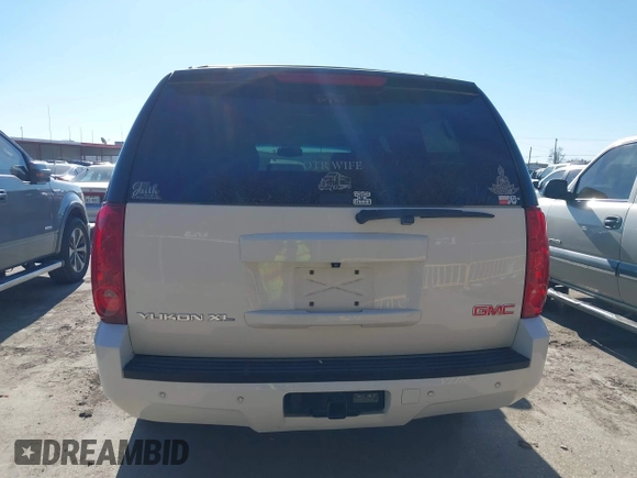 2014 GMC Yukon XL SLT with VIN 1GKS1KE02ER200489, listed as a IAAI auction lot 41385362 with 200,289 mi miles. Bid and sale history available at carsss.com. Image 16.