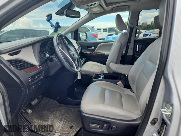 2020 Toyota Sienna XLE Auto Access Seat с VIN 5TDYZ3DC3LS029279, выставлен на аукционе Copart как лот 62697915 с пробегом 112 329 миль миль и На запчасти • Non repairable. История ставок и продаж доступна на DreamBid. Изображение 7.
