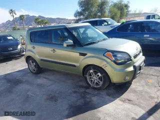 2011 Kia Soul ! with VIN KNDJT2A28B7344175, listed as a IAAI auction lot 41894867 with 198,276 mi miles. Bid and sale history available at carsss.com. Image 1.