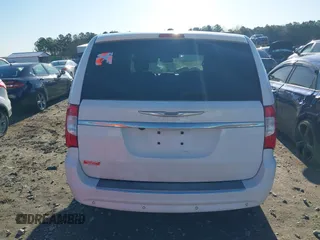 2015 Chrysler Town & Country Touring L z VIN 2C4RC1CG5FR728019, wystawiony jako IAAI lot #41848508 z przebiegiem 118 612 mil mil oraz . Historia ofert i sprzedaży dostępna na DreamBid. Obrazek 17.