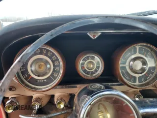 1957 Chrysler New Yorker z VIN N5722394, wystawiony jako Copart lot #81414084 z przebiegiem 18 527 mil mil oraz Tytuł czysty. Historia ofert i sprzedaży dostępna na DreamBid. Obrazek 9.