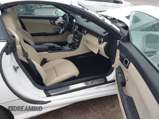2016 Mercedes-Benz SLK 300 z VIN WDDPK3JA4GF123735, wystawiony jako IAAI lot #41559315 z przebiegiem Nie podano mil oraz . Historia ofert i sprzedaży dostępna na DreamBid. Obrazek 5.