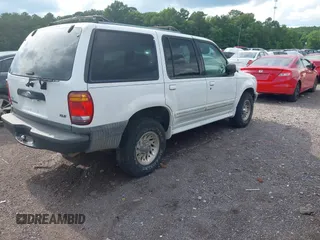 2000 Ford Explorer XLS z VIN 1FMZU62X5YUA64074, wystawiony jako IAAI lot #42298009 z przebiegiem 214 126 mil mil oraz . Historia ofert i sprzedaży dostępna na DreamBid. Obrazek 4.