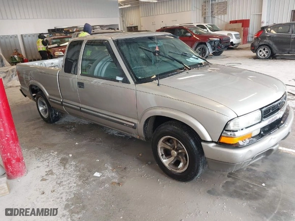 1999 Chevrolet S-10 LS with VIN 1GCCS19XXX8176546, listed as a IAAI auction lot 41587346 with 182,642 mi miles. Bid and sale history available at carsss.com. Image 1.