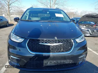 2022 Chrysler Pacifica Touring L z VIN 2C4RC3BG7NR227967, wystawiony jako IAAI lot #41620189 z przebiegiem 33 052 mil mil oraz . Historia ofert i sprzedaży dostępna na DreamBid. Obrazek 12.