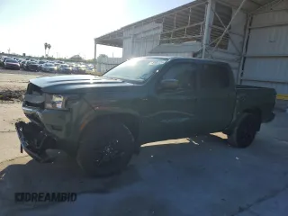 2023 Nissan Frontier SV z VIN 1N6ED1EK4PN653497, wystawiony jako Copart lot #74765424 z przebiegiem 7 225 mil mil oraz Szkoda całkowita • Salvage title. Historia ofert i sprzedaży dostępna na DreamBid. Obrazek 1.
