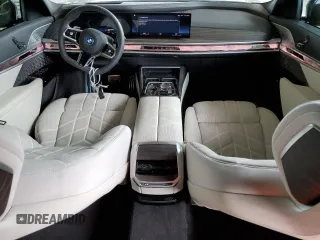 2023 BMW i7 xDrive60 z VIN WBY53EJ04PCM31425, wystawiony jako Copart lot #59719113 z przebiegiem 5414 mil mil oraz . Historia ofert i sprzedaży dostępna na DreamBid. Obrazek 8.