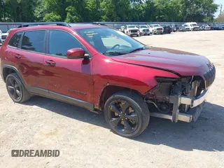 2019 Jeep Cherokee Latitude Plus z VIN 1C4PJLLBXKD339435, wystawiony jako IAAI lot #42224535 z przebiegiem 104 276 mil mil oraz . Historia ofert i sprzedaży dostępna na DreamBid. Obrazek 1.