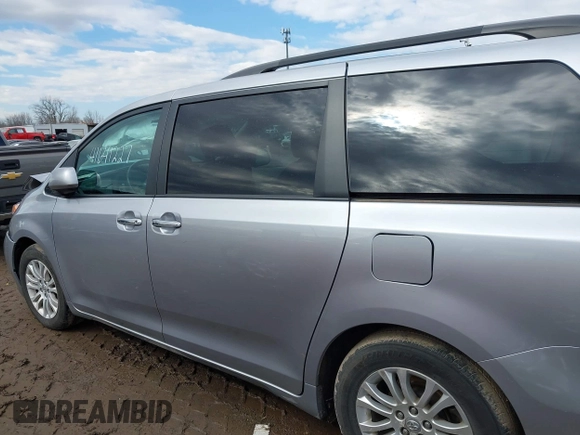 2017 Toyota Sienna XLE Auto Access Seat with VIN 5TDYZ3DC9HS795220, listed as a IAAI auction lot 41641227 with 86,336 mi miles and . Bid and sale history available at DreamBid. Image 13.