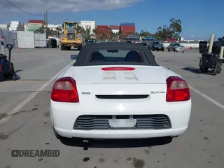 2002 Toyota MR2 z VIN JTDFR320120045045, wystawiony jako IAAI lot #42227577 z przebiegiem 128 095 mil mil oraz . Historia ofert i sprzedaży dostępna na DreamBid. Obrazek 16.