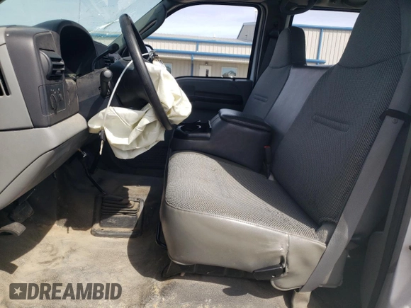 2005 Ford F-250 XL with VIN 1FTSW21535EC49075, listed as a Copart auction lot 49804265 with 31,506 mi miles and Salvage title. Bid and sale history available at DreamBid. Image 7.