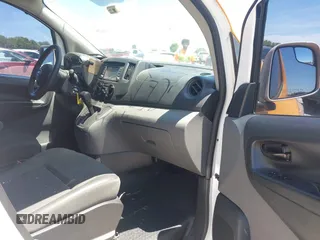 2017 Nissan NV200 SV с VIN 3N6CM0KN1HK721262, выставлен на аукционе IAAI как лот 42251679 с пробегом 177 939 миль миль и . История ставок и продаж доступна на DreamBid. Изображение 5.