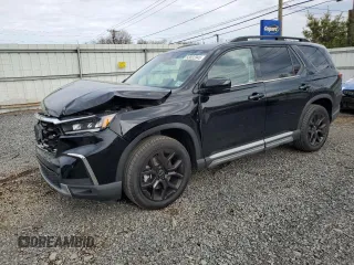 2025 Honda Pilot Elite z VIN 5FNYG1H83SB028135, wystawiony jako Copart lot #53022945 z przebiegiem 15 805 mil mil oraz Szkoda całkowita • Salvage title. Historia ofert i sprzedaży dostępna na DreamBid. Obrazek 1.