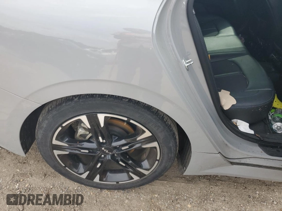 2022 Kia K5 GT-Line z VIN 5XXG64J2XNG149610, wystawiony jako Copart lot #55333245 z przebiegiem Nie podano mil oraz Szkoda całkowita • Salvage title. Historia ofert i sprzedaży dostępna na DreamBid. Obrazek 12.