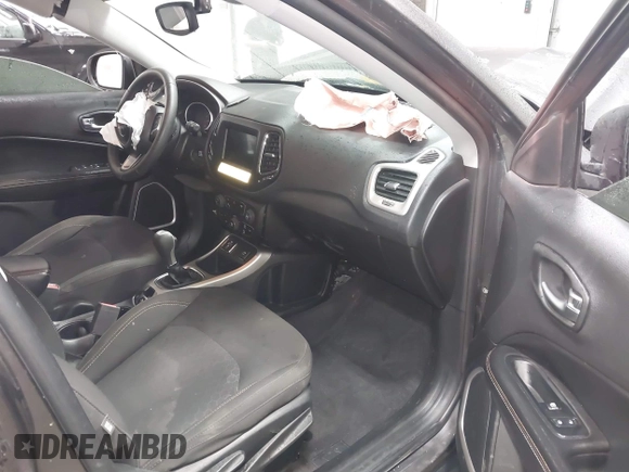 2019 Jeep Compass Sport with VIN 3C4NJCAB1KT762800, listed as a IAAI auction lot 41917374 with 90,184 mi miles and . Bid and sale history available at DreamBid. Image 5.
