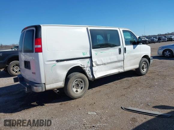 2021 GMC Savana Cargo Van with VIN 1GTW7AF73M1305847, listed as a IAAI auction lot 41728591 with 124,154 mi miles. Bid and sale history available at carsss.com. Image 4.