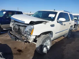 2008 Cadillac Escalade with VIN 1GYEC63868R231682, listed as a IAAI auction lot 41192659 with 194,604 mi miles. Bid and sale history available at carsss.com. Image 19.