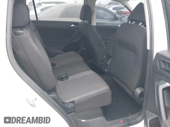 2019 Volkswagen Tiguan S z VIN 3VV1B7AX7KM018189, wystawiony jako IAAI lot #41741924 z przebiegiem 61 740 mil mil oraz . Historia ofert i sprzedaży dostępna na DreamBid. Obrazek 8.
