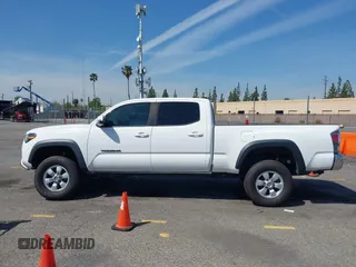 2023 Toyota Tacoma SR5 z VIN 3TMDZ5BN5PM148049, wystawiony jako IAAI lot #41648232 z przebiegiem 22 570 mil mil oraz . Historia ofert i sprzedaży dostępna na DreamBid. Obrazek 14.