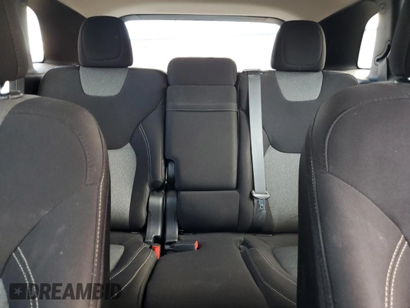 2015 Jeep Cherokee Sport z VIN 1C4PJLAB1FW711631, wystawiony jako Copart lot #58373145 z przebiegiem 123 683 mil mil oraz Szkoda całkowita • Salvage title. Historia ofert i sprzedaży dostępna na DreamBid. Obrazek 10.