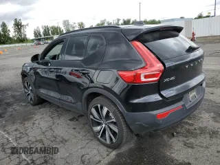 2022 Volvo XC40 Twin Plus z VIN YV4ED3UR3N2713780, wystawiony jako Copart lot #58767174 z przebiegiem 23 486 mil mil oraz Szkoda całkowita • Salvage title. Historia ofert i sprzedaży dostępna na DreamBid. Obrazek 2.