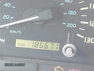 2001 Lexus LX 470 z VIN JTJHT00W613506010, wystawiony jako IAAI lot #42277268 z przebiegiem 186 671 mil mil oraz . Historia ofert i sprzedaży dostępna na DreamBid. Obrazek 15.