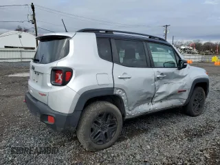 2018 Jeep Renegade Trailhawk with VIN ZACCJBCB6JPH07876, listed as a Copart auction lot 49215785 with 124,465 mi miles and Salvage Title. Bid and sale history available at carsss.com. Image 3.