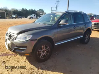 2009 Volkswagen Touareg VR6 z VIN WVGBE77LX9D015576, wystawiony jako Copart lot #42205585 z przebiegiem 269 227 mil mil oraz Szkoda całkowita • Salvage title. Historia ofert i sprzedaży dostępna na DreamBid. Obrazek 1.