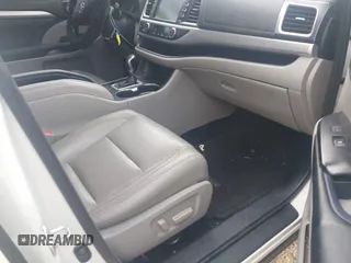 2017 Toyota Highlander XLE with VIN 5TDKZRFH2HS517308, listed as a IAAI auction lot 42170331 with 149,176 mi miles and . Bid and sale history available at DreamBid. Image 5.