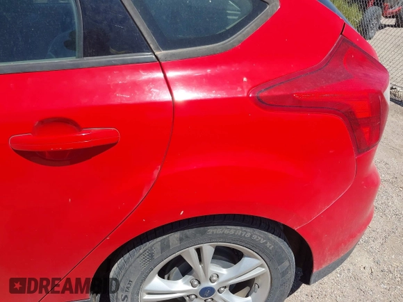 2014 Ford Focus SE z VIN 1FADP3K27EL260436, wystawiony jako IAAI lot #42328945 z przebiegiem 117 022 mil mil oraz . Historia ofert i sprzedaży dostępna na DreamBid. Obrazek 6.