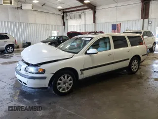 2001 Volvo V70 with VIN YV1SW61R112091223, listed as a Copart auction lot 73763734 with 0 mi miles and Non Repairable. Bid and sale history available at carsss.com. Image 1.