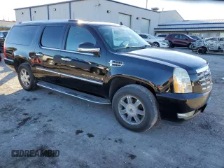 2008 Cadillac Escalade z VIN 1GYFC66898R195597, wystawiony jako Copart lot #87352834 z przebiegiem 154 045 mil mil oraz Szkoda całkowita • Salvage title. Historia ofert i sprzedaży dostępna na DreamBid. Obrazek 4.