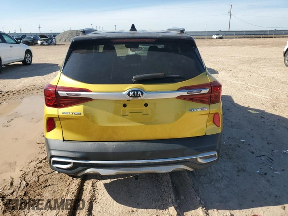 2021 Kia Seltos SX z VIN KNDETCA22M7054427, wystawiony jako Copart lot #56819495 z przebiegiem 93 904 mil mil oraz Szkoda całkowita • Salvage title. Historia ofert i sprzedaży dostępna na DreamBid. Obrazek 6.