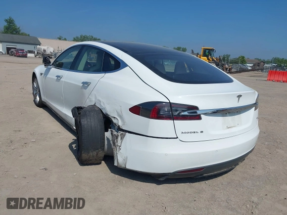 2016 Tesla Model S 70 z VIN 5YJSA1E13GF129925, wystawiony jako IAAI lot #42568012 z przebiegiem 109 195 mil mil oraz . Historia ofert i sprzedaży dostępna na DreamBid. Obrazek 3.