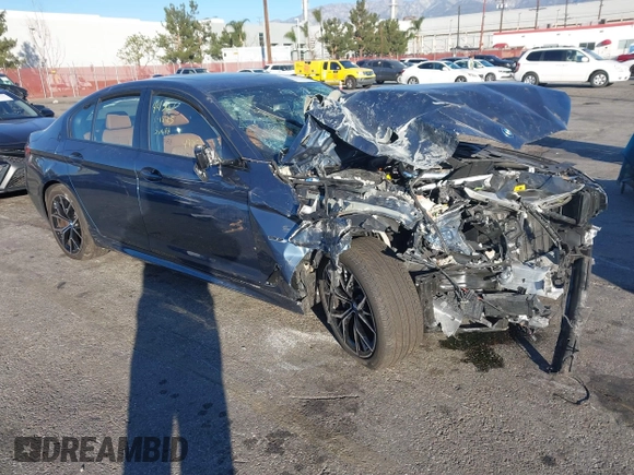 2023 BMW 5 Series 530e z VIN WBA13AG02PCM95685, wystawiony jako IAAI lot #41403195 z przebiegiem Nie podano mil oraz . Historia ofert i sprzedaży dostępna na DreamBid. Obrazek 1.