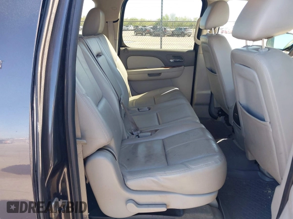2011 Chevrolet Suburban LT with VIN 1GNSCJE03BR255374, listed as a IAAI auction lot 41826513 with 279,698 mi miles. Bid and sale history available at carsss.com. Image 8.