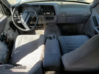 1994 Ford Explorer Eddie Bauer z VIN 1FMDU34X2RUE80560, wystawiony jako Copart lot #56334755 z przebiegiem 167 719 mil mil oraz Czysty tytuł • Clean title. Historia ofert i sprzedaży dostępna na DreamBid. Obrazek 8.