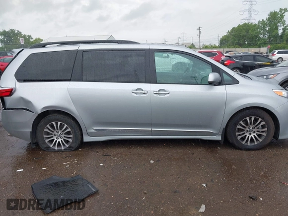 2019 Toyota Sienna XLE Auto Access Seat z VIN 5TDYZ3DC2KS018742, wystawiony jako IAAI lot #42288335 z przebiegiem 101 741 mil mil oraz . Historia ofert i sprzedaży dostępna na DreamBid. Obrazek 13.