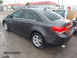 2014 Chevrolet Cruze 1LT z VIN 1G1PC5SBXE7336621, wystawiony jako IAAI lot #42290252 z przebiegiem 184 453 mil mil oraz . Historia ofert i sprzedaży dostępna na DreamBid. Obrazek 3.