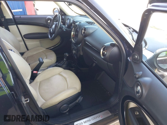 2015 MINI Countryman S z VIN WMWZC5C5XFWP42217, wystawiony jako IAAI lot #41982207 z przebiegiem Nie podano mil oraz . Historia ofert i sprzedaży dostępna na DreamBid. Obrazek 5.