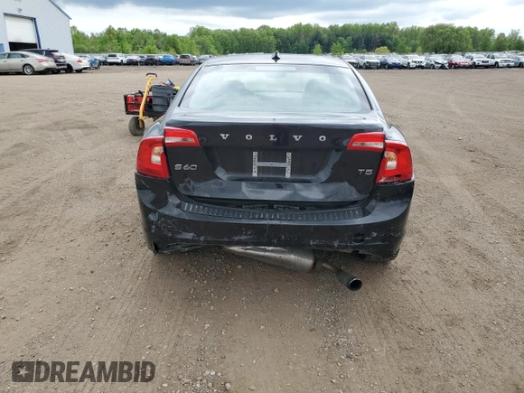 2018 Volvo S60 Dynamic z VIN YV126MFL8J2456490, wystawiony jako Copart lot #56557475 z przebiegiem 70 224 mil mil oraz Szkoda całkowita • Salvage title. Historia ofert i sprzedaży dostępna na DreamBid. Obrazek 6.