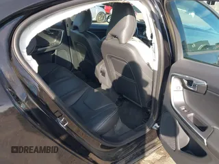 2017 Volvo S60 Dynamic z VIN YV140MTL2H2437104, wystawiony jako IAAI lot #42398891 z przebiegiem 78 162 mil mil oraz . Historia ofert i sprzedaży dostępna na DreamBid. Obrazek 8.