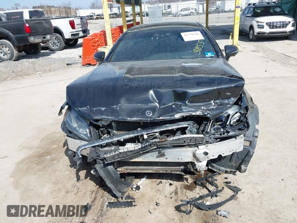 2018 Mercedes-Benz E 400 z VIN WDD1J6GBXJF013855, wystawiony jako IAAI lot #41776146 z przebiegiem 111 021 mil mil oraz . Historia ofert i sprzedaży dostępna na DreamBid. Obrazek 6.