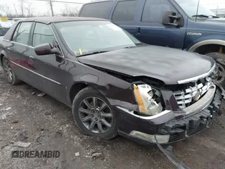 2008 Cadillac DTS 1SA z VIN 1G6KD57YX8U112365, wystawiony jako IAAI lot #41547607 z przebiegiem 178 801 mil mil oraz . Historia ofert i sprzedaży dostępna na DreamBid. Obrazek 1.