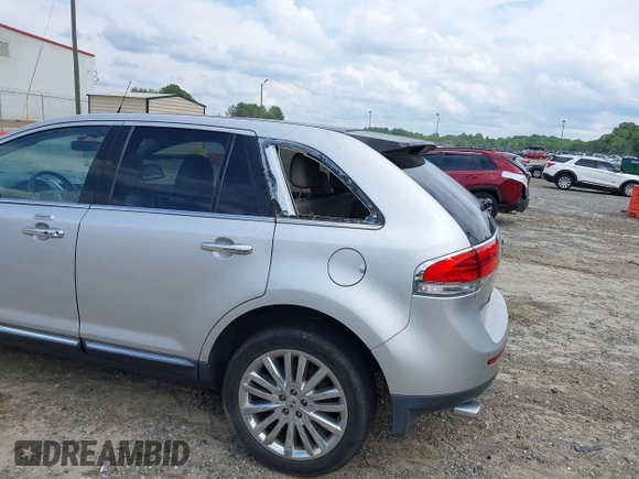 2011 Lincoln MKX z VIN 2LMDJ8JK2BBJ26455, wystawiony jako IAAI lot #42483429 z przebiegiem 196 075 mil mil oraz . Historia ofert i sprzedaży dostępna na DreamBid. Obrazek 6.