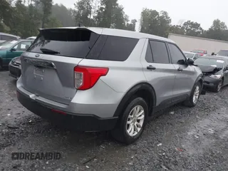2021 Ford Explorer with VIN 1FMSK8BB3MGC33945, listed as a IAAI auction lot 40439523 with 24,922 mi miles. Bid and sale history available at carsss.com. Image 4.