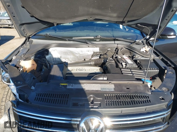 2014 Volkswagen Tiguan S z VIN WVGBV3AX4EW581302, wystawiony jako IAAI lot #41033175 z przebiegiem 69 791 mil mil oraz . Historia ofert i sprzedaży dostępna na DreamBid. Obrazek 10.